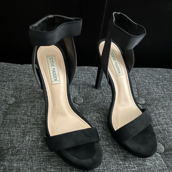 Steve Madden Shoes - Steve Madden All Black Heels
